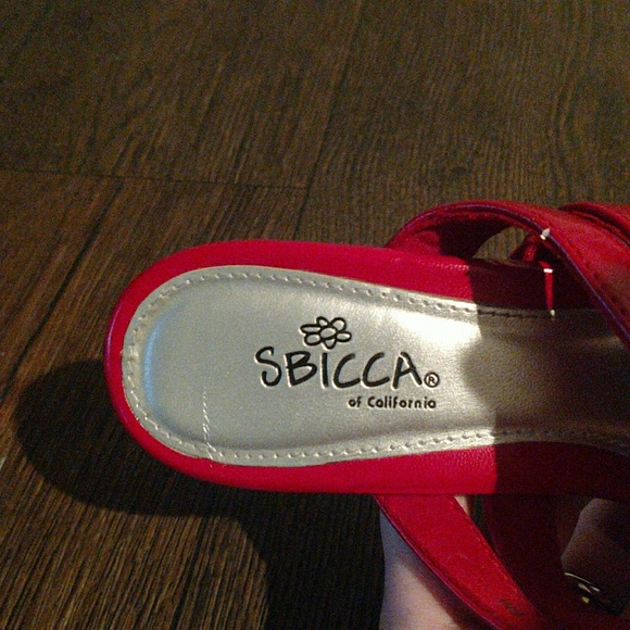 Red heeled sandals - Picture 4 of 5